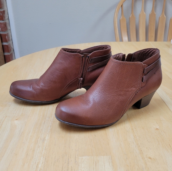 Clarks cognac leather booties women's 8.5 - Picture 7 of 7